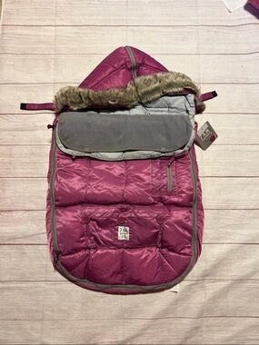 NWT 7am enfant le sac igloo size medium in the color grape